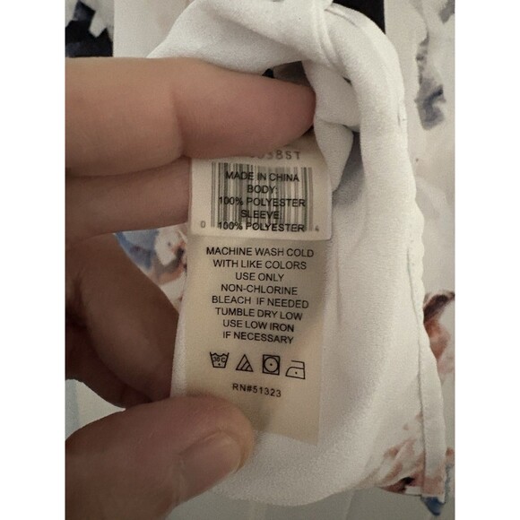 Vince Camuto Blouse White Floral Large Cross Over Front Long Sleeve Romantic - Picture 6 of 6